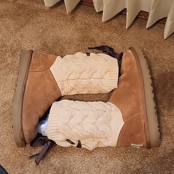 UGG Chestnut Kiandra Knit/Suede Boots - Picture 9 of 13